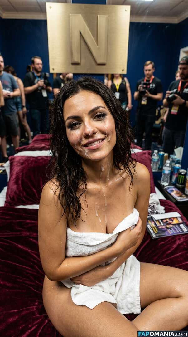 Victoria Justice / https: / victoriajustice Nago OnlyFans  Przeciekłe zdjęcie #92