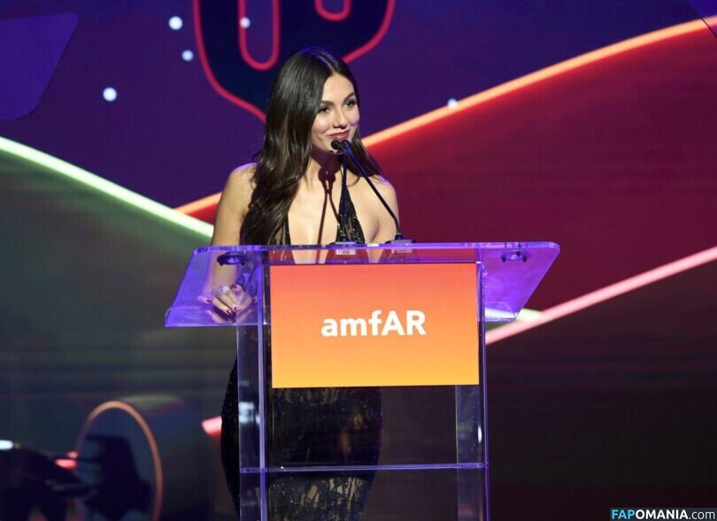 Victoria Justice / https: / victoriajustice Nago OnlyFans  Przeciekłe zdjęcie #108