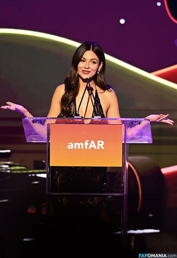 Victoria Justice / https: / victoriajustice Nago OnlyFans  Przeciekłe zdjęcie #111