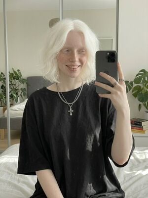 Vivi Rossey