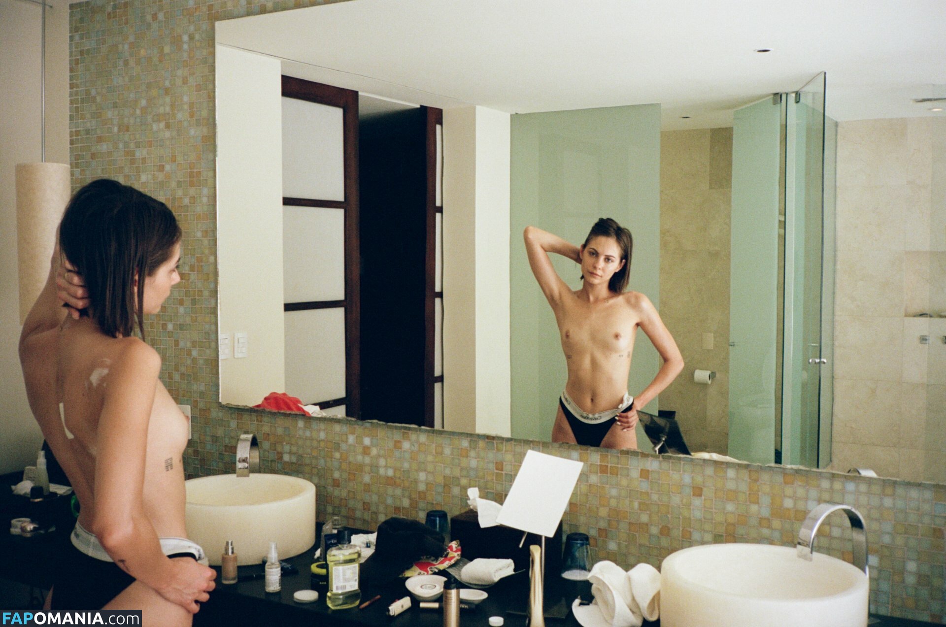 Willa Holland / willaholland Nago OnlyFans  Przeciekłe zdjęcie #1