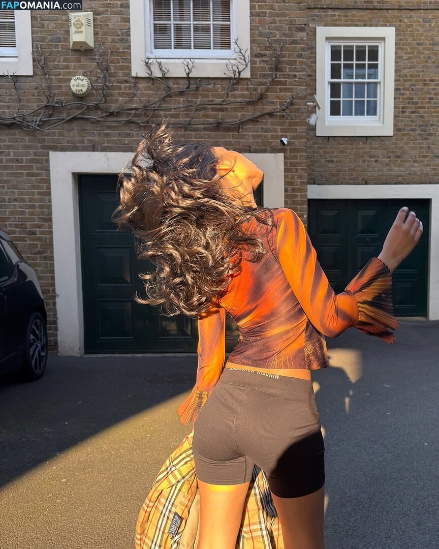 Zaina Sarah / zaina.sarah Nago OnlyFans  Przeciekłe zdjęcie #1