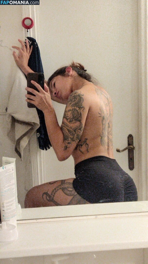 Aline Tavares / Zumbificad4 Nago OnlyFans  Przeciekłe zdjęcie #2